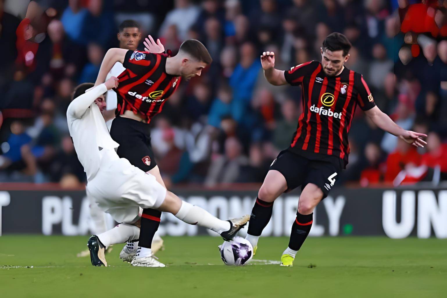 利物浦英超战胜伯恩茅斯萨拉赫点球命中的简单介绍